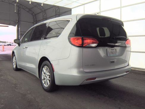 Used 2022 Chrysler Voyager LX FWD image 9