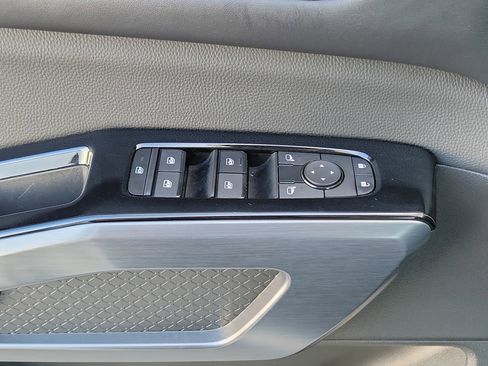 Used 2024 Nissan Pathfinder SL image 27