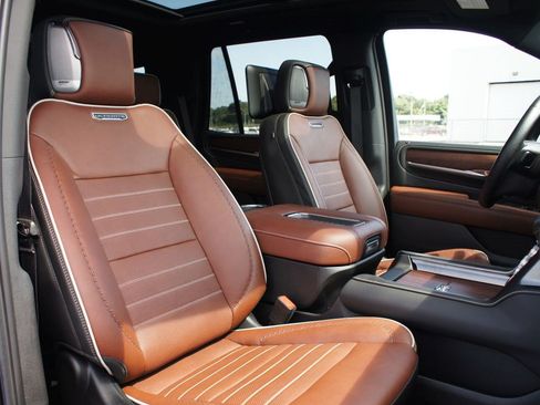 Used 2024 GMC Yukon Denali Ultimate AWD/4WD image 25