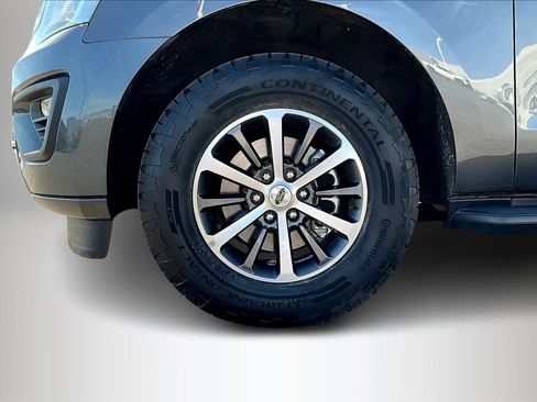 Used 2019 Ford Expedition XLT image 34