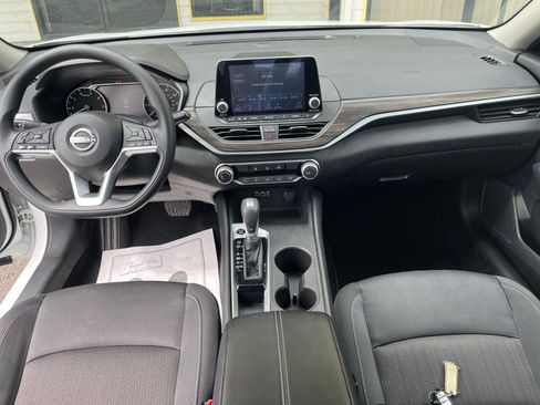 Used 2025 Nissan Altima 2.5 SV image 33