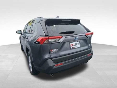 Used 2019 Toyota RAV4 LE w/ Carpet Mat Package AWD/4WD image 8