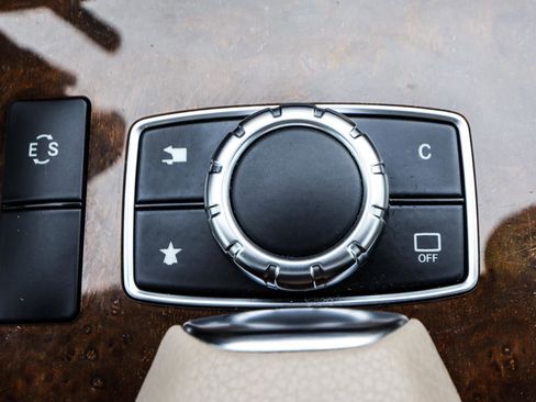 Used 2016 Mercedes-Benz E 350 4MATIC Sedan image 12