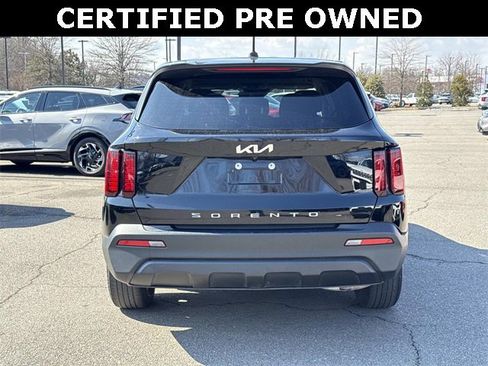 Used 2022 Kia Sorento LX image 3