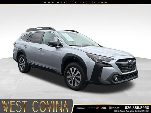 Used 2025 Subaru Outback Premium AWD/4WD image 1