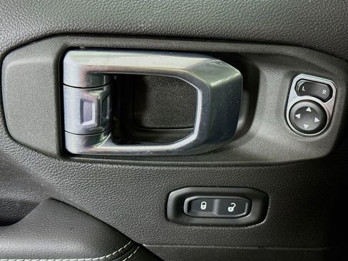 Used 2022 Jeep Wrangler Unlimited Sahara w/ Cold Weather Group image 22