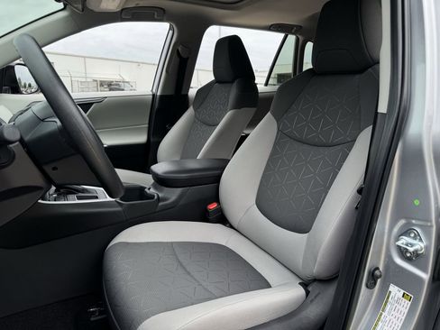 Used 2025 Toyota RAV4 XLE w/ Convenience Package FWD image 23