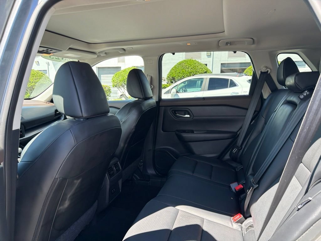Used 2023 Nissan Rogue SV w/ SV Premium B Package FWD image 14