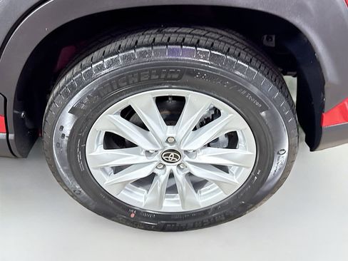 Certified 2022 Toyota Corolla Cross LE image 27