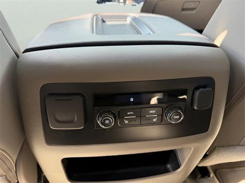 Used 2020 Chevrolet Suburban LT w/ Luxury Package image 22