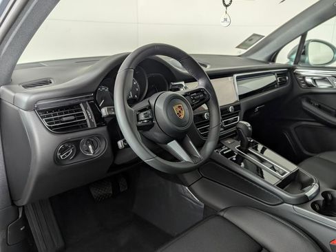 New 2026 Porsche Macan image 4