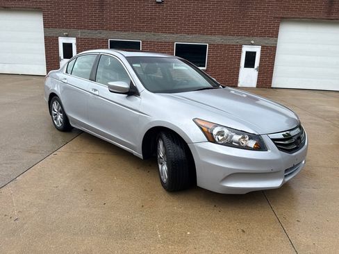 Used 2011 Honda Accord EX image 3