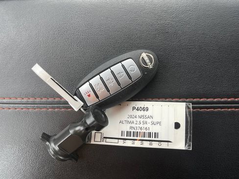 Used 2024 Nissan Altima 2.5 SR FWD image 32