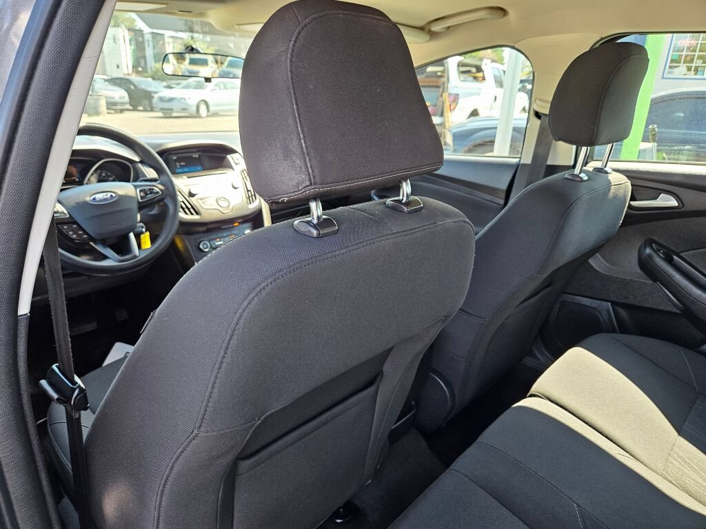 Used 2017 Ford Focus SE FWD image 14