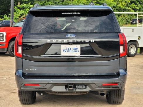 Used 2025 Ford Expedition Active RWD image 4