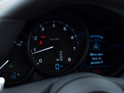 Certified 2025 Porsche Macan image 24