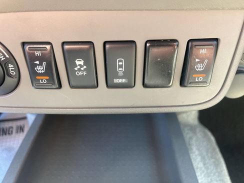 Used 2014 Nissan Frontier SV w/ SV Value Truck Package AWD/4WD image 21
