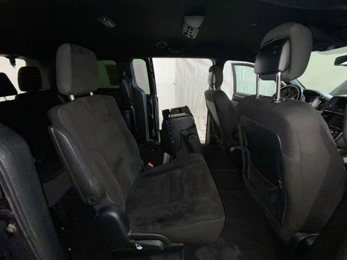 Used 2017 Dodge Grand Caravan SE FWD image 32
