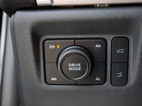 Used 2025 Ford Expedition Max Active AWD/4WD image 19