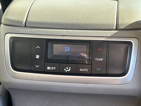 Used 2016 Toyota Highlander XLE image 29