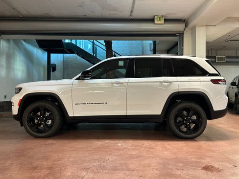 New 2025 Jeep Grand Cherokee Limited w/ Black Appearance Package image 2