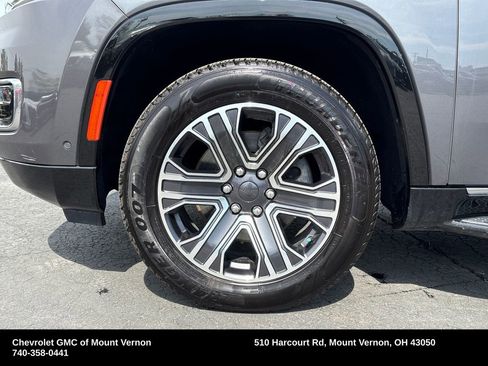 Used 2024 Jeep Wagoneer L Series II w/ Flexible Seating Group AWD/4WD image 25