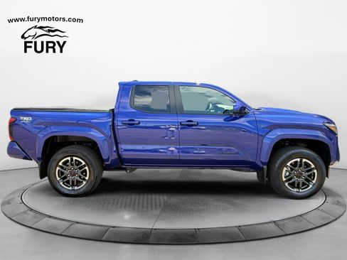 Used 2025 Toyota Tacoma TRD Sport AWD/4WD image 3