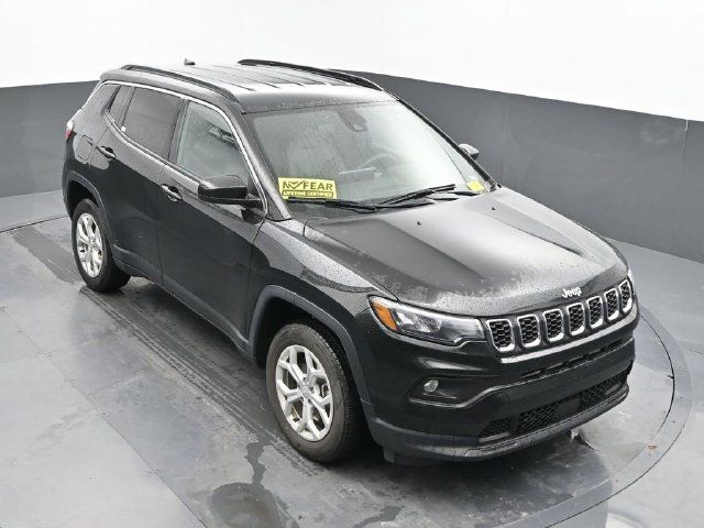 Used 2024 Jeep Compass Latitude AWD/4WD image 38