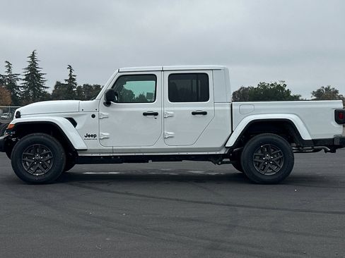 New 2026 Jeep Gladiator Sport image 6
