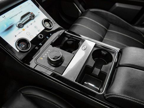 Used 2019 Land Rover Range Rover Velar R-Dynamic SE image 32