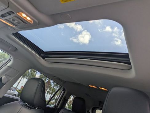 Used 2023 Toyota Highlander XLE AWD/4WD image 22