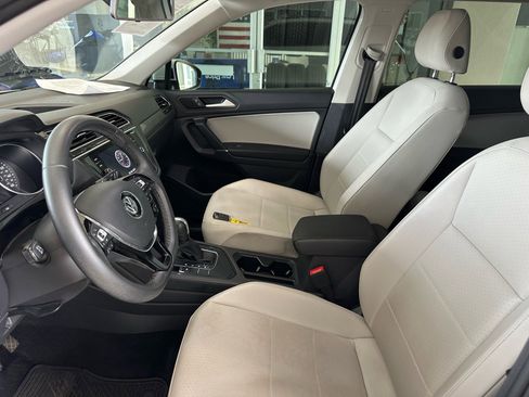 Used 2020 Volkswagen Tiguan SE image 18