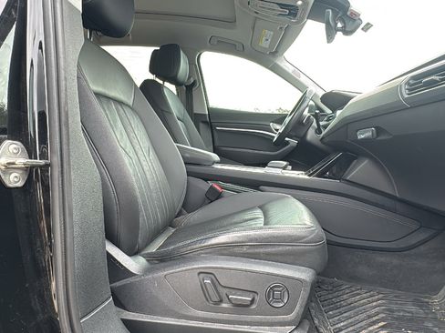 Used 2021 Audi e-tron Premium Plus w/ Premium Plus Package image 28