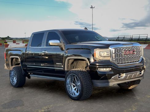 Used 2018 GMC Sierra 1500 Denali w/ Denali Ultimate Package AWD/4WD image 2