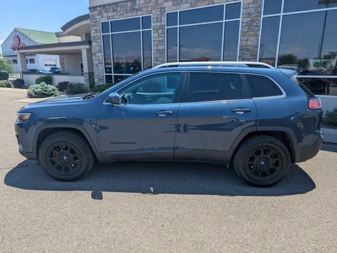 Used 2019 Jeep Cherokee Limited AWD/4WD image 2