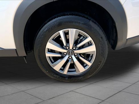 Used 2025 Nissan Pathfinder SL FWD image 11