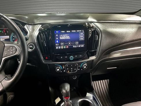 Used 2023 Chevrolet Traverse RS FWD image 9