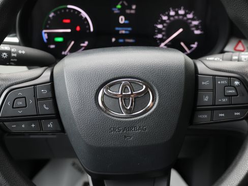 Used 2024 Toyota Sienna LE AWD/4WD image 35