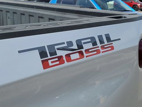 Used 2021 Chevrolet Silverado 1500 LT Trail Boss AWD/4WD image 32