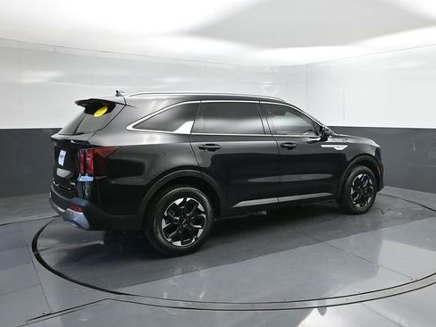 Used 2024 Kia Sorento S image 15