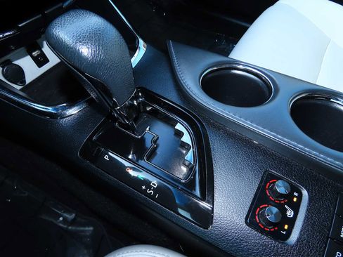 Used 2016 Toyota Avalon XLE image 31