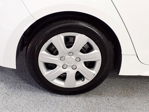 Used 2021 Toyota Corolla LE FWD image 5