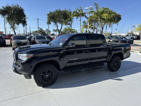 Used 2022 Toyota Tacoma SR5 w/ Technology Package RWD image 10