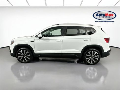 Used 2024 Volkswagen Taos SE image 9