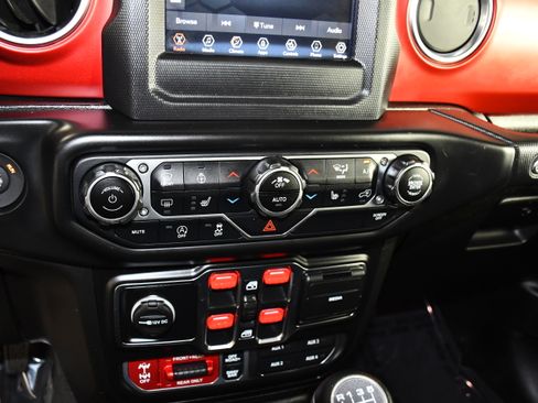 Used 2020 Jeep Gladiator Rubicon w/ LED Lighting Group AWD/4WD image 31