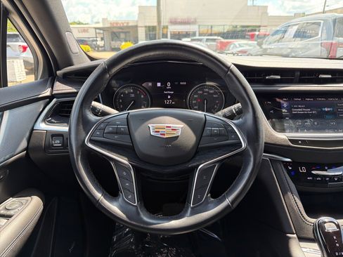 Used 2023 Cadillac XT5 Premium Luxury w/ Technology Package AWD/4WD image 17