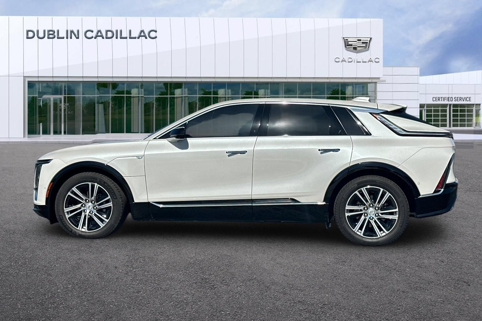 Used 2025 Cadillac Lyriq Luxury AWD/4WD image 7