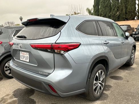 Used 2022 Toyota Highlander XLE image 5