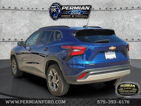 Used 2024 Chevrolet Trax LT image 3