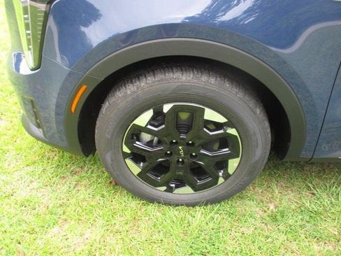 New 2025 Kia Sorento S image 9